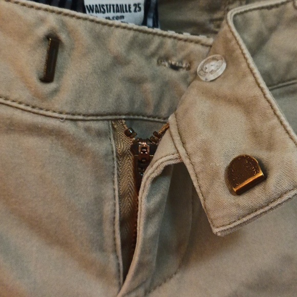 Volcom khaki shorts with detail accents and embroidery - Picture 3 of 6